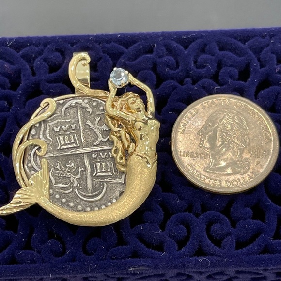 GORGEOUS SHIPWRECK COIN PENDANT IN 14kt GOLD MERMAID BEZEL WITH AQUAMRIN… - Picture 4 of 9